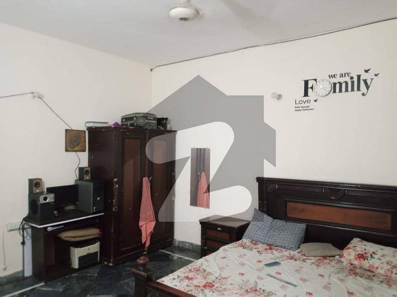 جوہر ٹاؤن لاہور میں 3 کمروں کا 3 مرلہ مکان 1.4 کروڑ میں برائے فروخت۔
