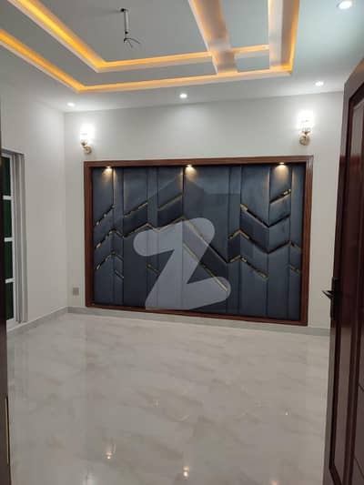 ریونیو سوسائٹی - بلاک اے ریوینیو سوسائٹی,لاہور میں 5 کمروں کا 1 کنال مکان 2.4 لاکھ میں کرایہ پر دستیاب ہے۔