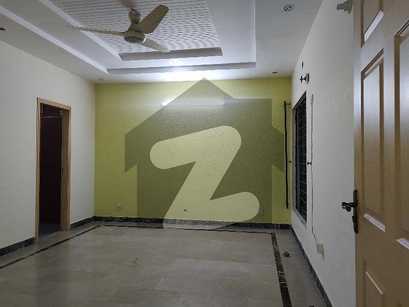 واپڈا ٹاؤن لاہور میں 5 کمروں کا 10 مرلہ مکان 1.4 لاکھ میں کرایہ پر دستیاب ہے۔