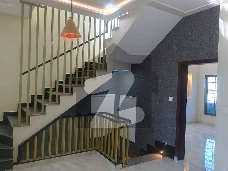 فیصل ٹاؤن - ایف ۔ 18 اسلام آباد میں 6 کمروں کا 5 مرلہ مکان 2.38 کروڑ میں برائے فروخت۔