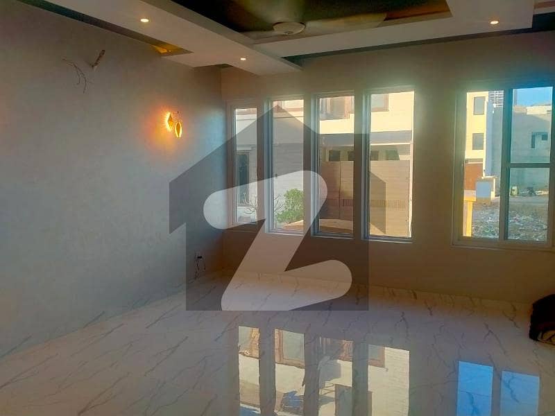 ڈی ایچ اے فیز 8 ڈی ایچ اے ڈیفینس,کراچی میں 4 کمروں کا 5 مرلہ مکان 5.75 کروڑ میں برائے فروخت۔