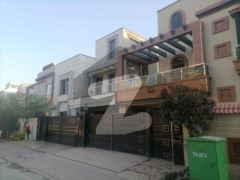 10 Marla House Is Available For Sale In Bahria Town Chambelli Block Lahore