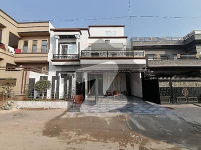 صنوبر سٹی اڈیالہ روڈ,راولپنڈی میں 6 کمروں کا 10 مرلہ مکان 3.15 کروڑ میں برائے فروخت۔