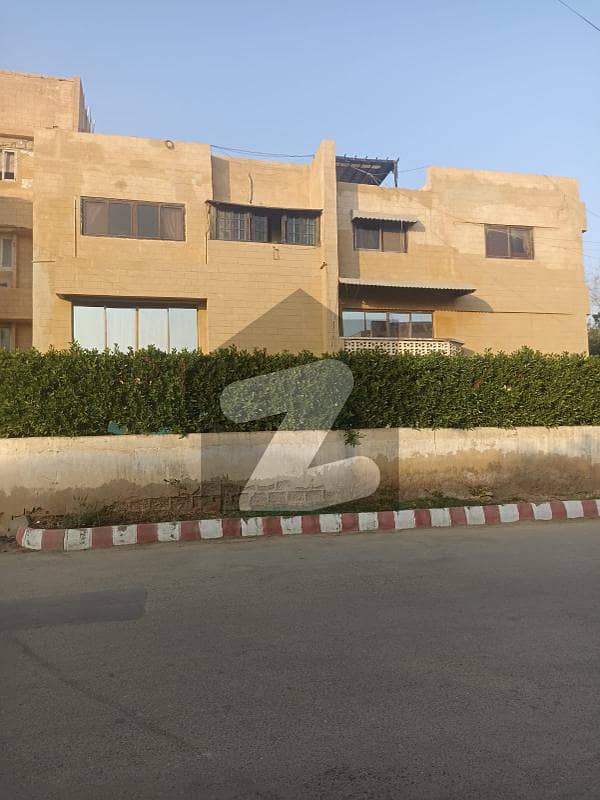 سِی ویو اپارٹمنٹس کراچی میں 3 کمروں کا 10 مرلہ فلیٹ 3.8 کروڑ میں برائے فروخت۔