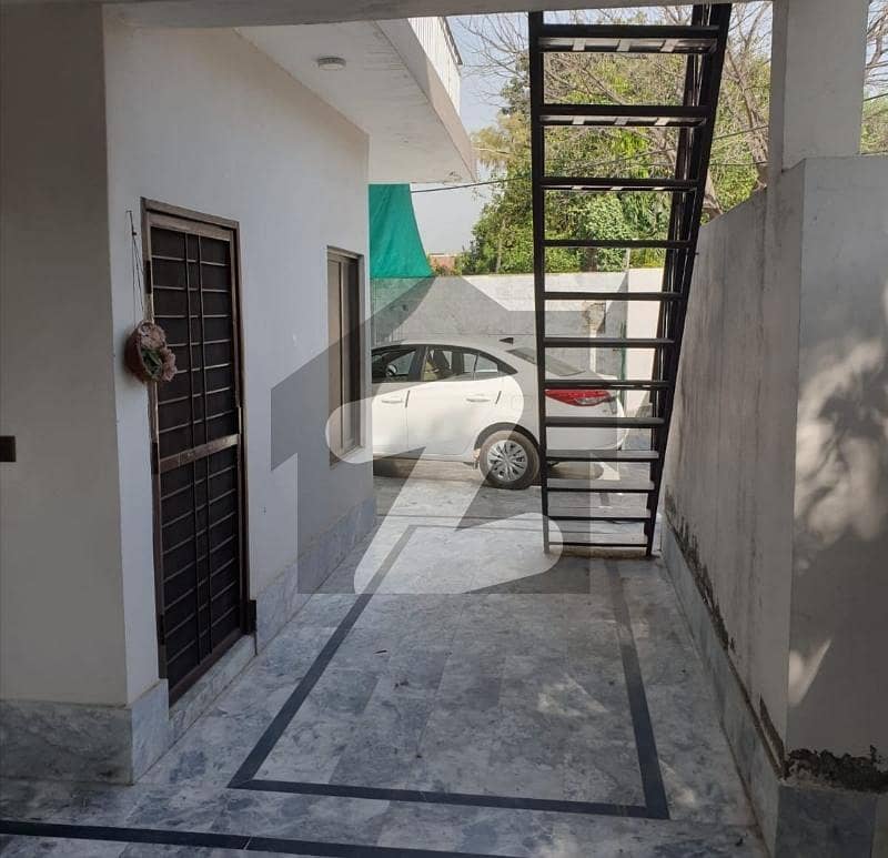 ماڈل ٹاؤن لاہور میں 4 کمروں کا 8 مرلہ مکان 4.5 کروڑ میں برائے فروخت۔
