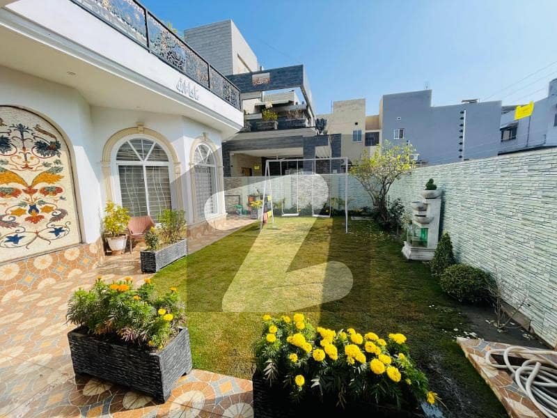 1 Kanal Slightly Used Modern Design House For Sale At Hot Location Near To Park