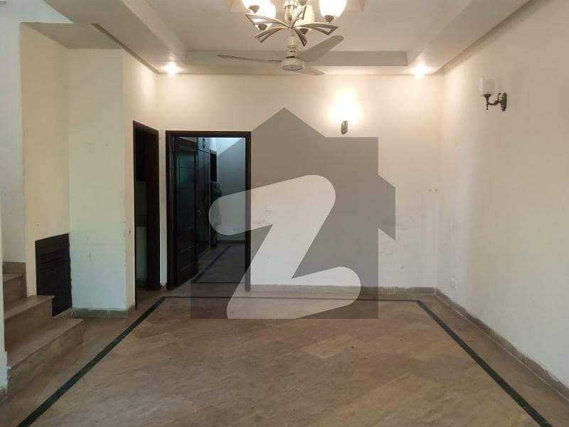 ڈی ایچ اے فیز 5 - بلاک ڈی فیز 5,ڈیفنس (ڈی ایچ اے),لاہور میں 3 کمروں کا 5 مرلہ مکان 95.0 ہزار میں کرایہ پر دستیاب ہے۔