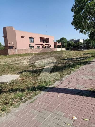 تھیم پارک ویو سوسائٹی ملتان روڈ,لاہور میں 10 مرلہ رہائشی پلاٹ 30.0 لاکھ میں برائے فروخت۔