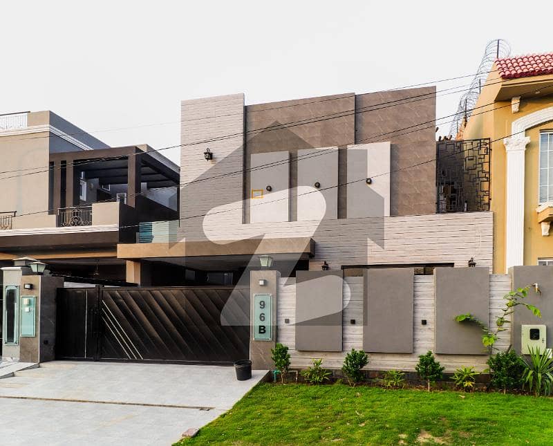 10 Marla Modern House For Sale At Hot Location