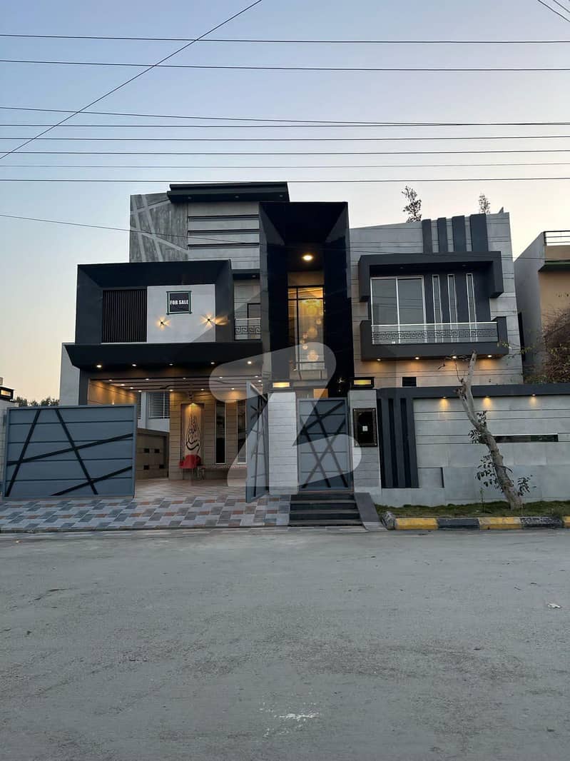 1 Kanal Ultra Modern Design With Double Hight Lobby House For Sale