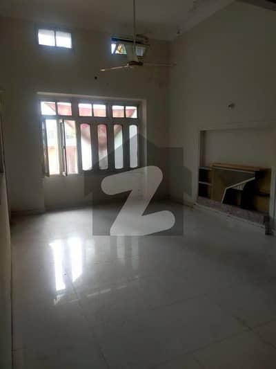 گلبرگ 3 گلبرگ,لاہور میں 3 کمروں کا 1 کنال مکان 1.0 لاکھ میں کرایہ پر دستیاب ہے۔