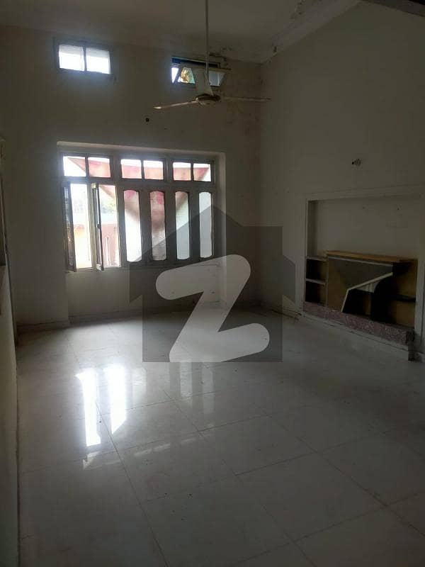 گلبرگ 3 گلبرگ,لاہور میں 3 کمروں کا 1 کنال مکان 1.0 لاکھ میں کرایہ پر دستیاب ہے۔