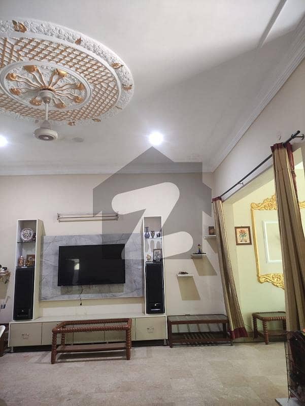 علامہ اقبال ٹاؤن ۔ کریم بلاک علامہ اقبال ٹاؤن,لاہور میں 5 کمروں کا 10 مرلہ مکان 1.5 لاکھ میں کرایہ پر دستیاب ہے۔