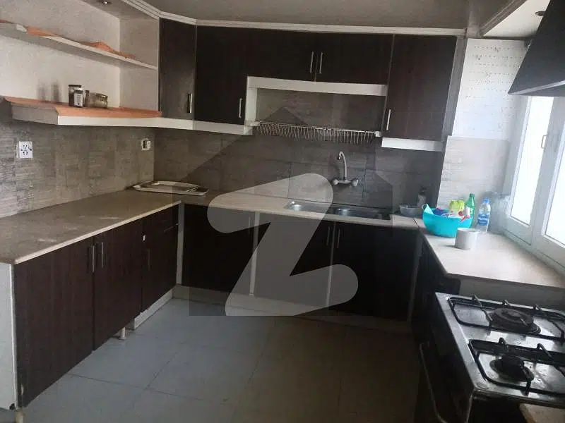 3-Bedroom Apartment Available Modern Amenities & Prime Location