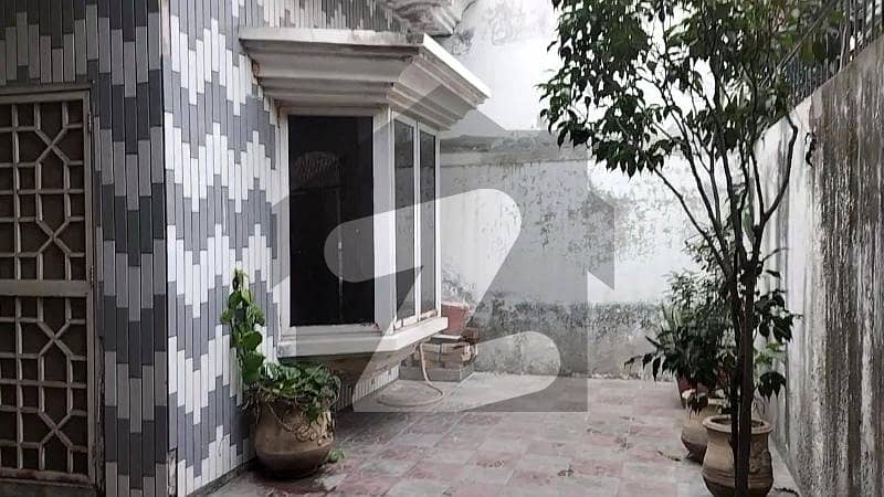 رضوان گارڈن سکیم لاہور میں 2 کمروں کا 10 مرلہ مکان 1.8 کروڑ میں برائے فروخت۔