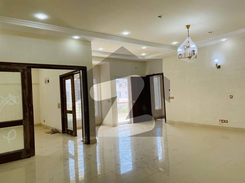 ڈی ایچ اے ڈیفینس کراچی میں 6 کمروں کا 1 کنال مکان 13.5 کروڑ میں برائے فروخت۔