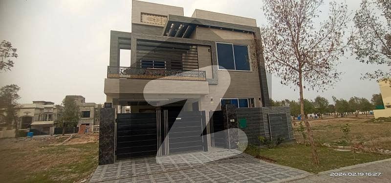 Super Luxury 8 Marla Brand New House For Sale In H Block Bahria Orchard Lahore