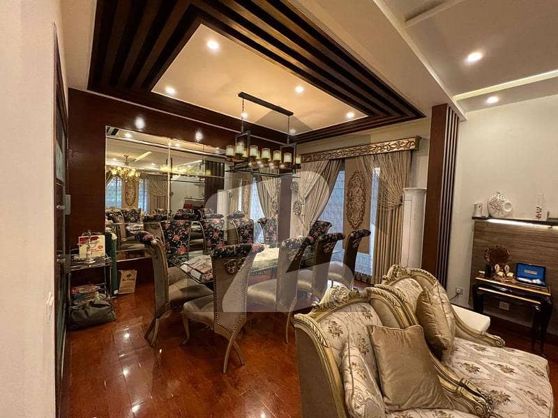 ڈی ایچ اے فیز 6 ڈیفنس (ڈی ایچ اے),لاہور میں 6 کمروں کا 1 کنال مکان 14.5 کروڑ میں برائے فروخت۔