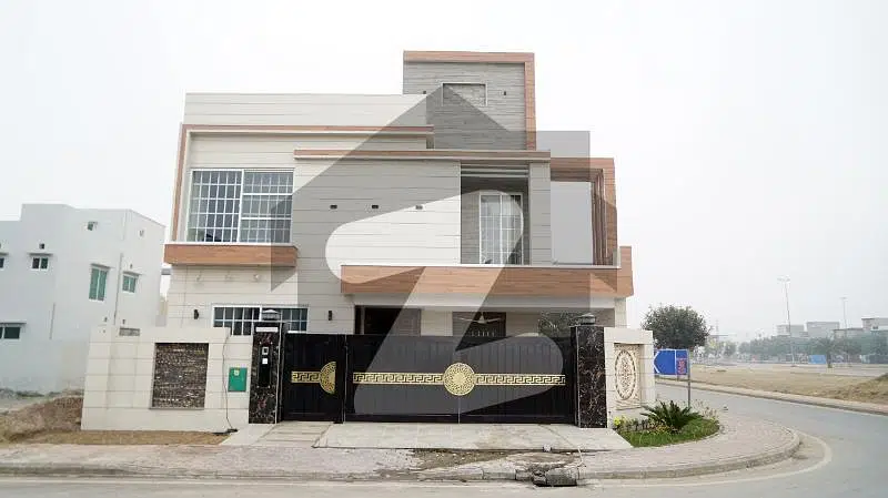 10 MARLA LIKE A BRAND NEW UPPER PORTION AVAILABLE FOR RENT IN BAHRIA TOWN LAHORE