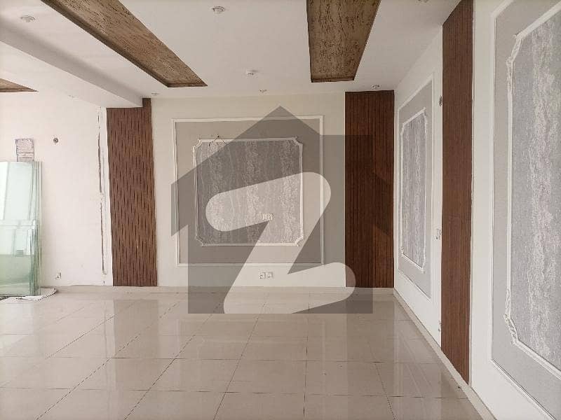 4 Marla 4th Floor Hall For Rent