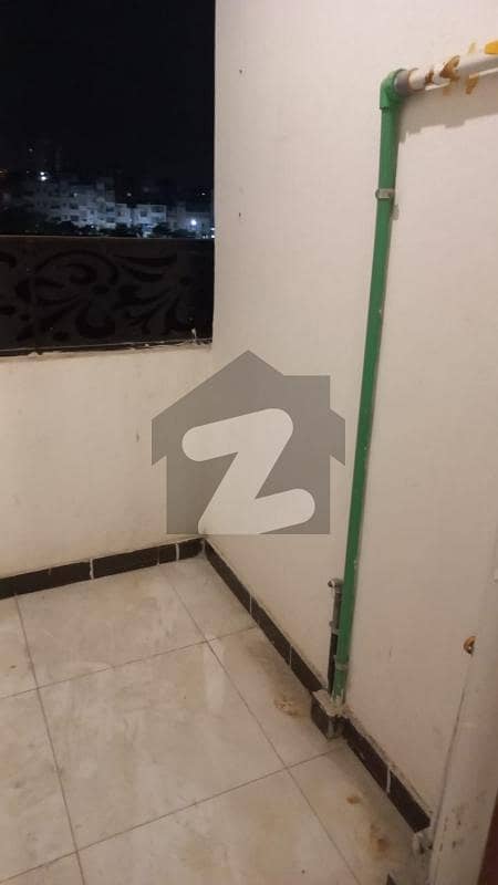 Stunning Prime Location 200 Square Yards Flat In Karachi Administration Employees - Block 3 Available