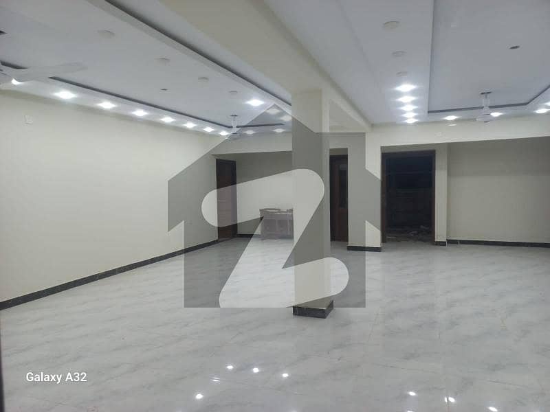 Investors Should sale This Prime Location Penthouse Located Ideally In Jamshed Town