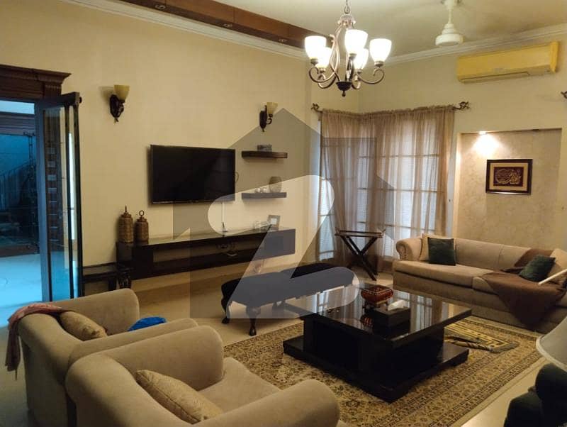 ڈی ایچ اے فیز 4 - بلاک بیبی فیز 4,ڈیفنس (ڈی ایچ اے),لاہور میں 5 کمروں کا 1 کنال مکان 7.25 کروڑ میں برائے فروخت۔