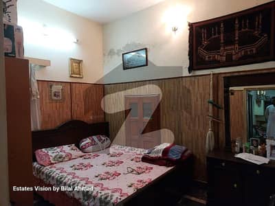 مدینہ ٹاؤن فیصل آباد میں 5 کمروں کا 4 مرلہ مکان 1.2 کروڑ میں برائے فروخت۔