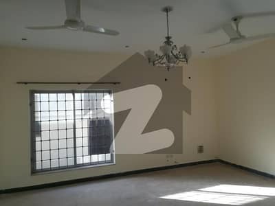 1 Kanal VERY PRIME LOCATION HOUSE FOR RENT