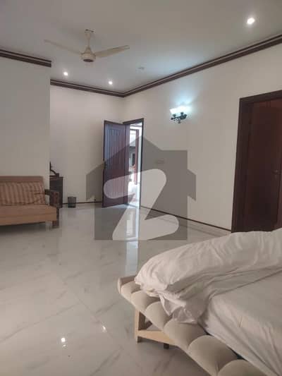 1000 YARD FULLY FURNISHED BUNGALOW FOR RENT IN PHASE 6