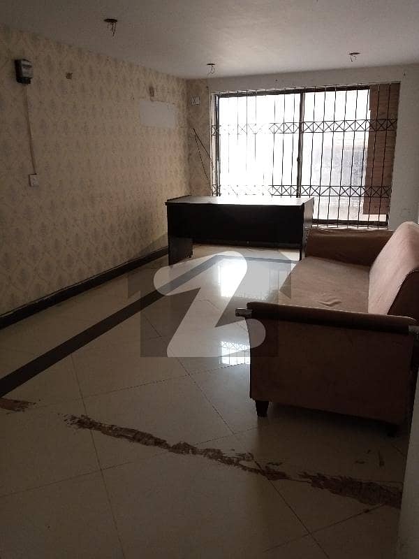 maznine floor office chamber for rent in ideal location of dha