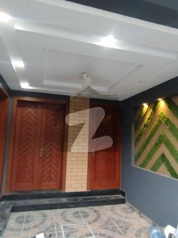 طارق گارڈنز لاہور میں 6 کمروں کا 5 مرلہ مکان 3.2 کروڑ میں برائے فروخت۔