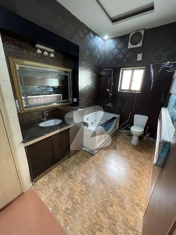 ڈی ایچ اے فیز 6 ڈیفنس (ڈی ایچ اے),لاہور میں 4 کمروں کا 10 مرلہ مکان 5.15 کروڑ میں برائے فروخت۔