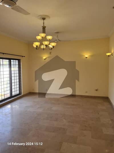 Brand New 5 Bedroom Full House Available In E-11 For Rent