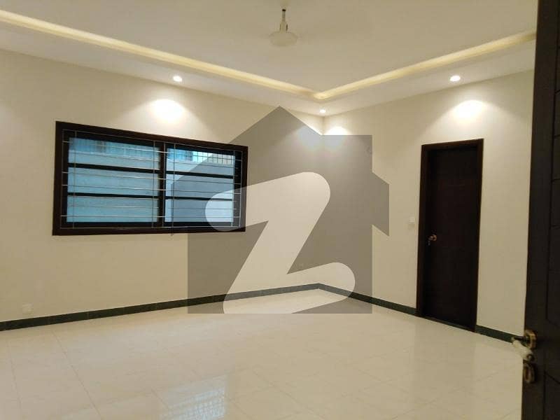 ڈی ایچ اے فیز 7 ڈی ایچ اے ڈیفینس,کراچی میں 6 کمروں کا 2 کنال مکان 22.5 کروڑ میں برائے فروخت۔