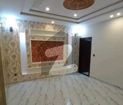 کینال گارڈن - بلاک ایچ کینال گارڈن,لاہور میں 5 کمروں کا 6 مرلہ مکان 2.6 کروڑ میں برائے فروخت۔