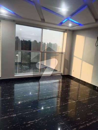 بحریہ ٹاؤن سیکٹرڈی بحریہ ٹاؤن,لاہور میں 1 کمرے کا 2 مرلہ فلیٹ 60.0 لاکھ میں برائے فروخت۔