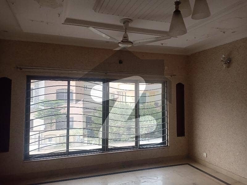 NICE LOCATION BEST CONDITION KANAL UPPER PORTION AVAIL FOR RENT