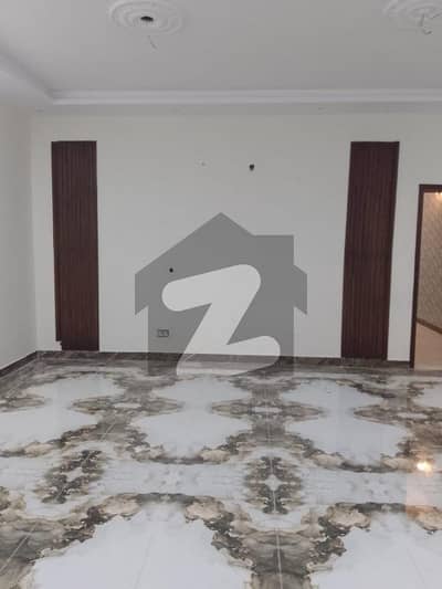10 Marla House For Rent In Khayaban-E-Amin - Block C Lahore