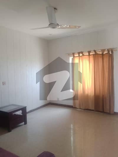 10 Marla House For Rent In Khayaban-E-Amin - Block C Lahore