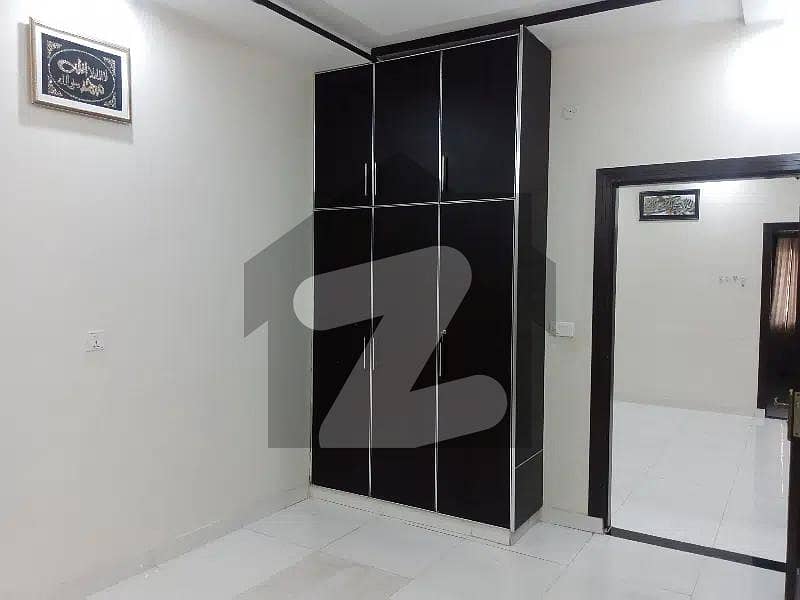پی سی ایس آئی آر ہاؤسنگ سکیم لاہور میں 3 کمروں کا 10 مرلہ مکان 65.0 ہزار میں کرایہ پر دستیاب ہے۔