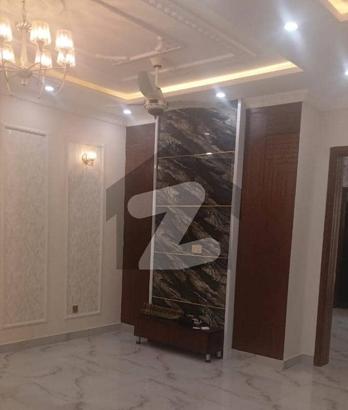 ماڈل ٹاؤن ایکسٹینشن ماڈل ٹاؤن,لاہور میں 5 کمروں کا 10 مرلہ مکان 6.75 کروڑ میں برائے فروخت۔