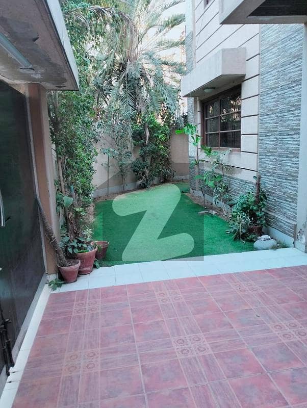 ڈی ایچ اے فیز 4 ڈی ایچ اے ڈیفینس,کراچی میں 5 کمروں کا 13 مرلہ مکان 8.5 کروڑ میں برائے فروخت۔