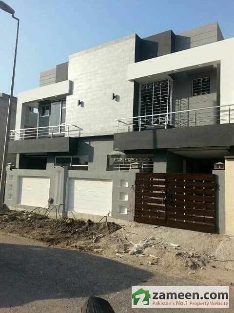 paragon city available Brand new 5marla house