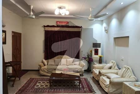 10 Marla 5 Bedrooms Beautiful House With Solar Panels Installed At Very Prime Location Of Chambeli Block, Bahria Town Lahore