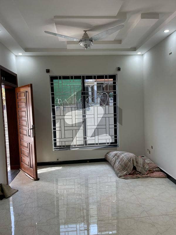 جی ۔ 11 اسلام آباد میں 5 کمروں کا 6 مرلہ مکان 5.25 کروڑ میں برائے فروخت۔