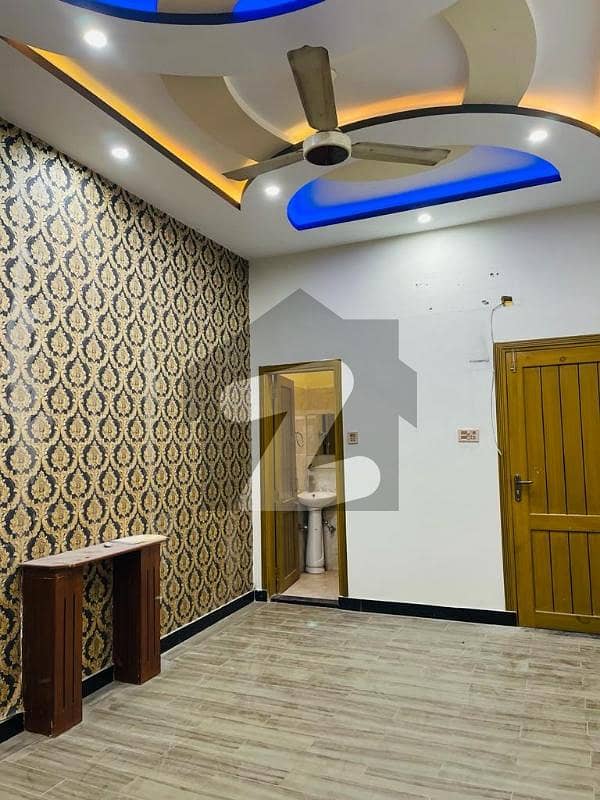 ورسک روڈ پشاور میں 6 کمروں کا 5 مرلہ مکان 65.0 ہزار میں کرایہ پر دستیاب ہے۔