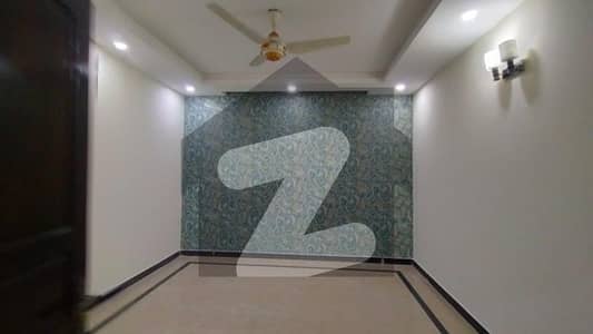 بحریہ ٹاؤن فیز 7 بحریہ ٹاؤن راولپنڈی,راولپنڈی میں 6 کمروں کا 1 کنال مکان 2.1 لاکھ میں کرایہ پر دستیاب ہے۔