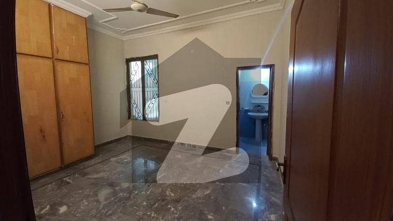 ریونیو سوسائٹی - بلاک اے ریوینیو سوسائٹی,لاہور میں 5 کمروں کا 12 مرلہ مکان 1.6 لاکھ میں کرایہ پر دستیاب ہے۔