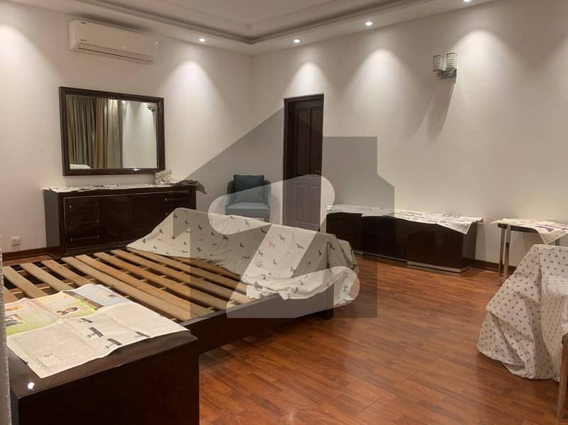 ماڈل ٹاؤن لاہور میں 4 کمروں کا 1 کنال مکان 2.75 لاکھ میں کرایہ پر دستیاب ہے۔